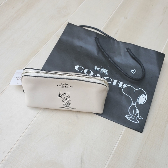 NWT COACH x SNOOPY cosmetic bag F65208 - Picture 2 of 9